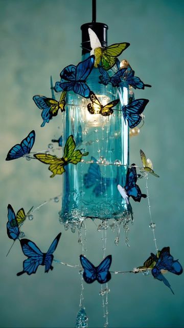 Diy Bottle Lamp, Fantasy Butterfly, Plastic Bottle Crafts Diy, Butterfly Lamp, Candle Fire, Liquor Bottle Crafts, Diy Crafts Love, Make A Lamp, Plastic Bottle Flowers