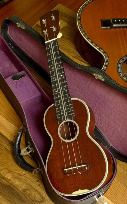 Pretty Ukulele, Beautiful Ukulele, Vintage Ukulele, Hawaiian Ukulele, Tenor Ukulele, The Martin, 7 Layer, Layer Top, Ukelele