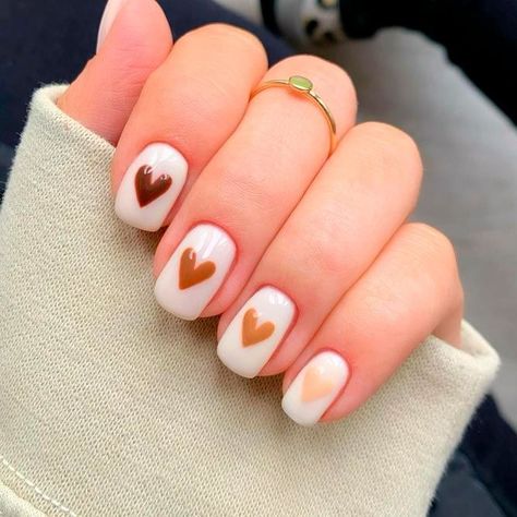 Autumnnail Art Designs, Simple Cute Nails Fall, Easy Autumn Nail Art, Fall Nail Ideas Simple Short, Cute Short Autumn Nails, Cute Short Nails For Fall, Cute Autumn Nails Short, Cute Fall Nails Designs, Gel Nail Fall Designs