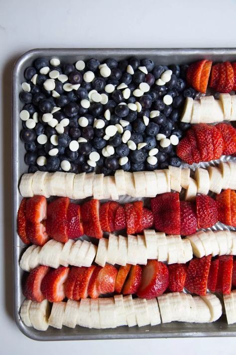 Fruit Flag Dessert - Perfect for your July 4th gathering! #july4thdessert #july4threcipes Charcuterie Dips, Fruit Flag, Flag Desserts, Patriotic Picnic, Fourth Of July Food, Dessert Food, Fun Kids Food, Dessert Recipe, Holiday Baking