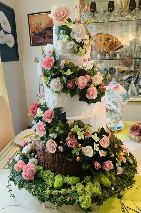 Enchanted Garden Sweet 16, Enchanted Forest Cake Ideas, Enchanted Forest Sweet 16 Theme, Garden Quinceanera Theme, Fairy Quince, Enchanted Garden Cake, Garden Quince, Enchanted Forest Theme Quinceanera, Forest Theme Cakes