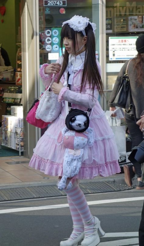 Yumi Kawaii, Pink Goth, 일본 패션, Harajuku Fashion Street, Harajuku Style, Japanese Street Fashion, Sweet Lolita, Town Country, J Fashion