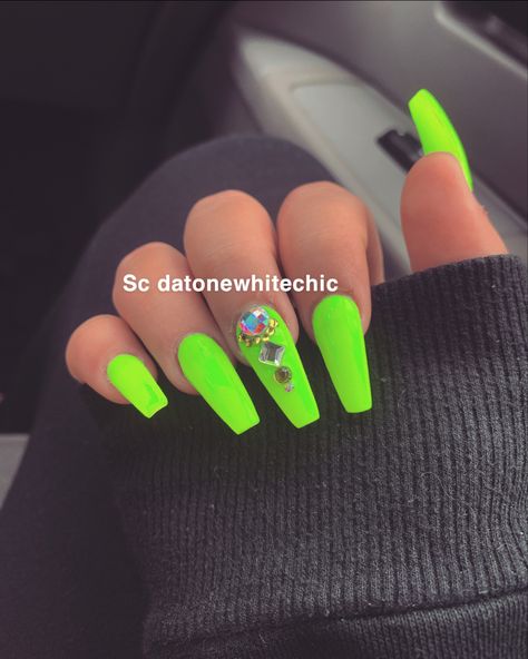 Long coffin acrylic lime green slime nails with gems 🤩🥵 Fluro Nail Designs, Neon Nails With Gems, Neon Green Nails Coffin, Lime Green Acrylic Nails Designs, Lime Green Nails Acrylics, Fluro Green Nails, Purple And Lime Green Nails, Neon Green Nails Acrylic, Fluro Nails