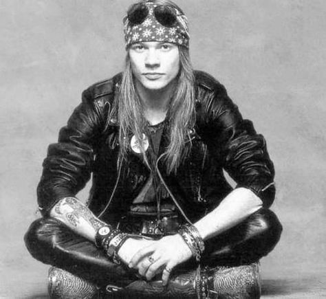 Axl rose. Sigh, if only boys today looked like this. Muzică Rock, Axel Rose, Random Person, Rock Argentino, Sweet Child O' Mine, Duff Mckagan, Axl Rose, Dave Matthews Band, Dave Matthews