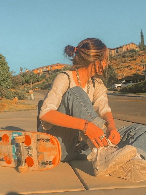 aesthetic Stile Ragazza Skater, Skater Girl Aesthetic, Photographie Indie, Skate Aesthetic, Skateboard Aesthetic, Converse Outfits, Skater Vibes, Skate Girl, Estilo Indie