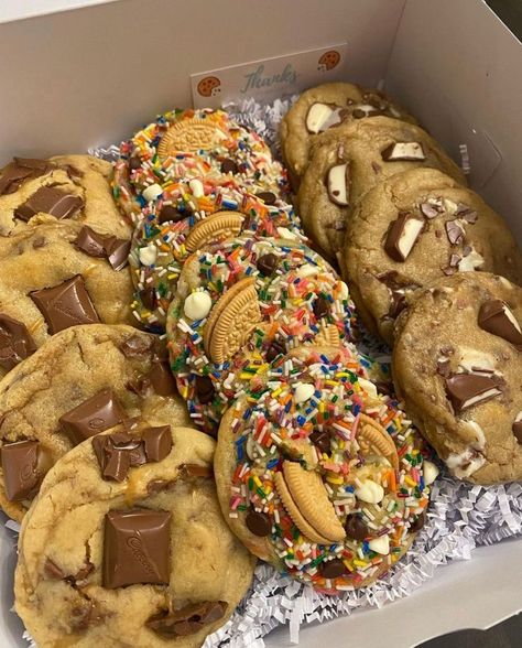 Cookies Box, Food Cookies, Junk Food Snacks, Cookies Chocolate, Food Babe, Food Therapy, Chocolate Sprinkles, Yummy Comfort Food, Merry Christmas Wishes