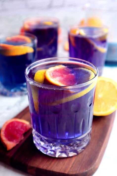 Butterfly Pea Flower Tea Recipe (Nam dok Anchan) Butterfly Pea Recipe, Witchcraft Food, Color Changing Lemonade, Flower Tea Recipe, Drink Essentials, Dried Butterfly, Pea Flower Tea, Butterfly Pea Flowers, Bubble Tea Flavors