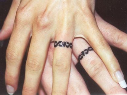 Wedding Ring Tattoo Designs, Wedding Band Tattoos, Wedding Ring Finger Tattoos, Rose Tattoo Black, Wedding Ring Tattoos, Tattoo Rings, Ring Tattoo Designs, Wedding Band Tattoo, Tattoo Band