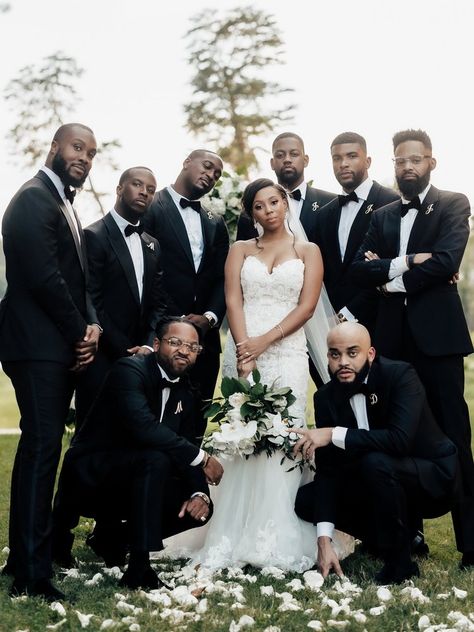 Wedding Photoshoot Bridal Party, Black Wedding Party Photos, Group Wedding Pictures, Bridesmaids Wedding Photos, Wedding Squad Photo Ideas, Bride And Groomsmen Pictures, Wedding Party Picture Ideas, Wedding Must Have Photos, Wedding Group Shots