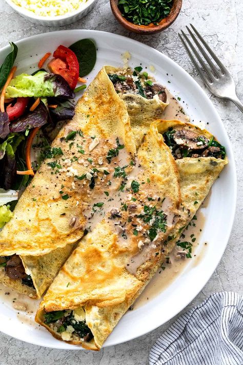 For a delicious French-style brunch, give these savory crepes with sautéed mushrooms and spinach a try! A gourmet meal that’s easy to prepare! #crepes #brunch Mushroom Crepes, Dinner Crepes, Crepe Recipe Savory, Mushroom Crepe, Crepes Filling, French Crepes, Savory Crepes, Breakfast Goodies, Crepe Recipes