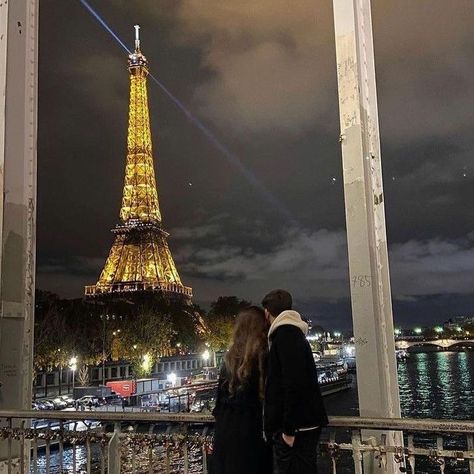 Paris Honeymoon, Paris Couple, Dream Dates, Paris Dream, Europe Aesthetic, Paris Aesthetic, Photo Couple, Paris Travel, Travel Couple