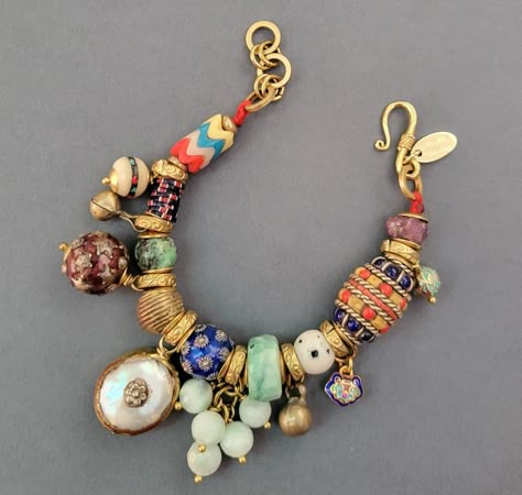 Handmade Multicolor Eclectic Beaded Bracelets, Eclectic Multicolor Beaded Jewelry, Eclectic Multicolor Beaded Bracelets, Multicolor Bohemian Collectible Necklace, Multicolor Beaded Amulet Jewelry, Diy Jewelry Videos, Weird Jewelry, Diy Jewelry Display, Beads Bracelet Design