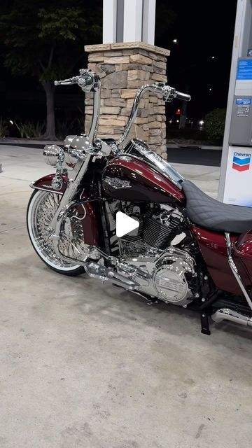 Road King Harley, Choppers For Sale, Road King Special, Harley Softail Deluxe, Custom Motorcycle Paint Jobs, Harley Davidson Tattoos, Custom Motorcycles Harley, Blue Motorcycle, Road King Custom