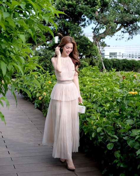 Embrace the sun-kissed vibes in this ethereal summer outfit Satomi Set ▫️Nude ▫️S, M, L, FIX Luxury Beige Romantic Maxi Dress, Mirror Palais Sunset Dress, Pose Women, Dreamy Korean Photoshoot, Korean Beach Outfit Dress, Summer Drip, Korean Summer, Feminine Outfits, Mom Outfit