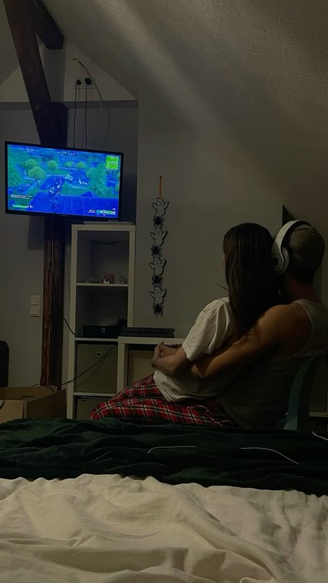 #couple #couplegoals #fortnite #gamer #love Garrison Abbey, Willow Hale, Game Marketing, Gamer Couple, Gamer Boyfriend, I Want A Relationship, Couple Inspo, Couples Play, Couples Vibe