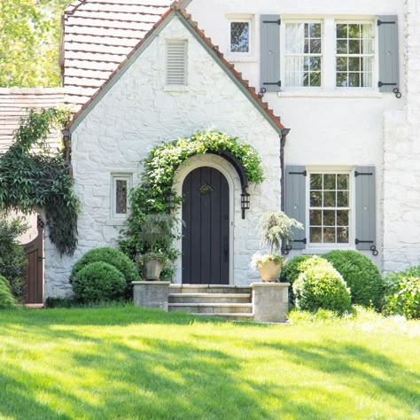 French Cottage Porch, Tudor Front Porch, French Country Cottage Exterior, Tudor Arch, Home Exterior Colors Schemes, Stone Cottage Homes, Cottage Shutters, Tudor Exterior, Cottage Makeover