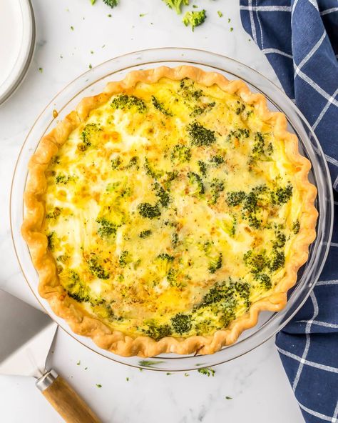 Broccoli Quiche Easy Broccoli Quiche, Quiche Breakfast, Broccoli Quiche Recipes, Bacon And Cheese Quiche, Main Entree Recipes, Broccoli Quiche, Easy Broccoli, Lil Luna, Cheesy Chicken Broccoli