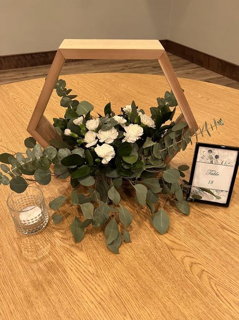 Wedding Centerpieces Hexagon, Hexagon Wedding Centerpieces, Hexagon Centerpiece, Hexagon Floral Centerpiece, Hexagon Centerpiece Wedding Inspiration, Simple Geometric Wedding Centerpieces, Wooden Hexagon Wedding Centerpieces, Geometric Floral Centerpiece, Geometric Terrarium Centerpiece