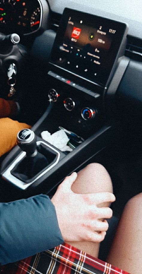 #car #couple #couplegoal His Hand On Her Leg Driving, Car Thigh Grabbing, Love Copal Pic, Hand On Leg In Car, Baguio Night View, Hand On Thigh Night, Couple In Car, Best Theme For Android, Car Couple