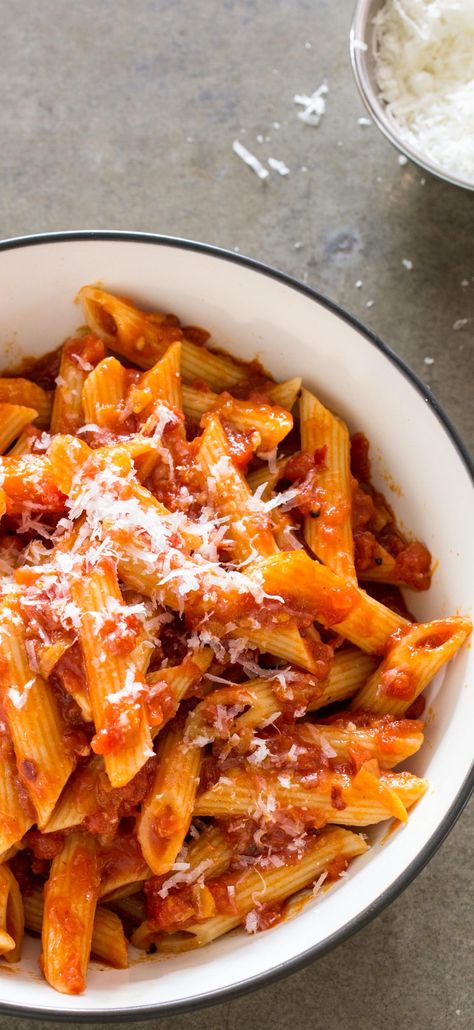 Penne Arrabbiata. This quick pasta sauce has a sting that remains true to its “angry” roots balanced with a richness and complexity that offered more to love than just heat. Chicken Arrabiata, Pasta Illustration, Pasta Arrabiata, Paprika Pasta, Spicy Pasta Recipes, Spicy Pasta, Italian Sauce, America's Test Kitchen Recipes, Weekend Meals