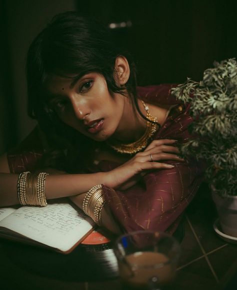 Indian 80s Aesthetic, Desi Photoshoot Ideas Indoor, Saree Self Portrait Poses At Home, Indoor Aesthetic Photoshoot, Contemporary Portrait Photography, Self Potraits Idea Aesthetic, Traditional Photoshoot Ideas, Bengali Photoshoot, Ethnic Photoshoot