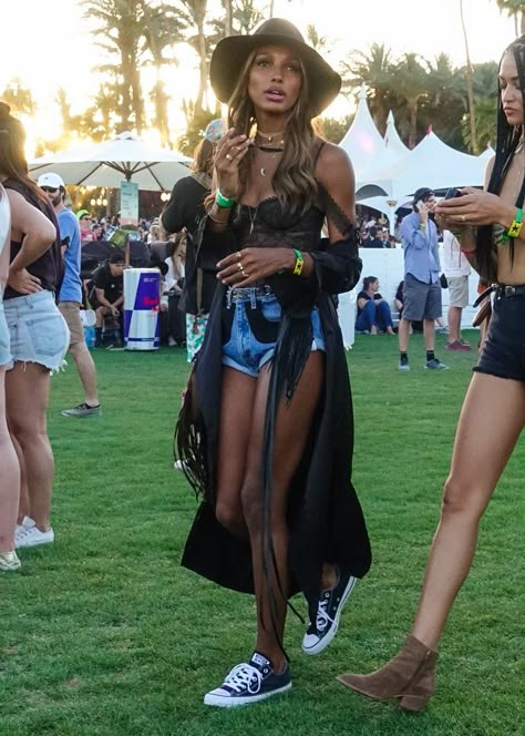 Rock Festival Outfit, Mode Coachella, Coachella Inspired Outfits, Look Da Festival, Moda Coachella, Bonnaroo Outfits, Best Coachella Outfits, Country Music Festival Outfits, Cochella Outfits