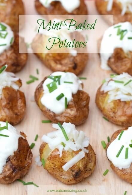 Mini Baked Potatoes, Bonfire Food, Bonfire Night Food, Potato Bites, Baked Potato Recipes, Easy Party Food, Food Appetizers, Night Food, Easy Parties