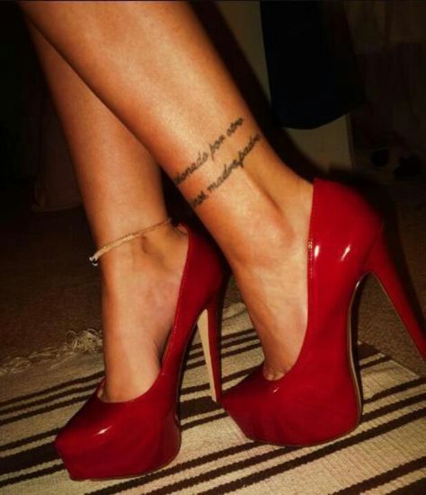 . Leg Quote Tattoo, Quote Tattoos Placement, Tattoo Ankle, Ankle Tat, Ankle Tattoo Designs, Ankle Tattoos For Women, Tattoo Leg, Tattoo Trend, Anklet Tattoos