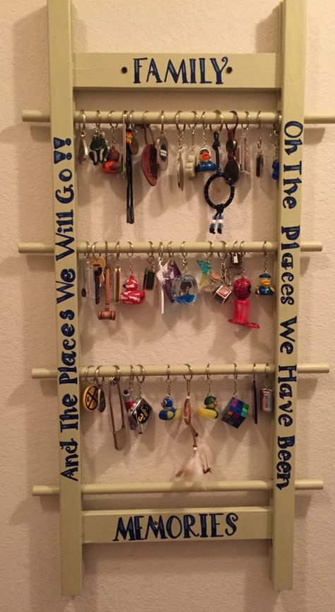 Keychain Holder Diy Wall, Key Chain Holders, Keychain Holder Wall, Keychain Collection Display Ideas, Keychain Holder Diy, Keychain Organizer, Keychain Wall, Keychain Stand, Keychain Collection Display