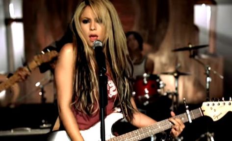 #Shakira #objection #teavisoteanuncio #musicvideo #video #dance #tango Dance Tango, Mtv Unplugged, Real Music, Female Singers, Shakira, Sherlock Holmes, Music Lovers, Tango, Mtv