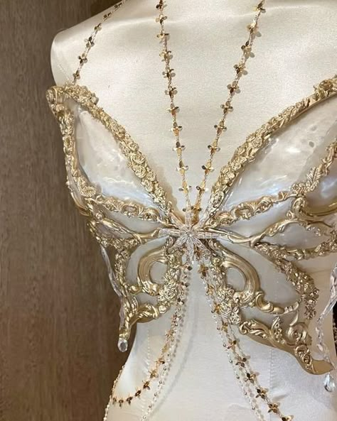 Corset Butterfly, Beaded Top Outfit, Beaded Bra, Diy Corset, Bead Bra, Fantasy Party, White Goth, Prom Inspiration, Festival Outfits Rave