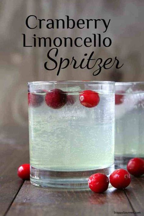 Cranberry Limoncello Spritzer Cocktail recipe - fun Italian cocktail! This easy Italian drink is perfect for Christmas and the holidays! SnappyGourmet.com #SnappyGourmet #Cocktail Christmas #Drink #Limoncello #Cranberry Spritzer Drink, Limoncello Drinks, Cointreau Cocktail, Easy Holiday Drinks, Campari Cocktail, Limoncello Cocktails, Spritzer Recipes, Italian Drinks, White Cranberry Juice