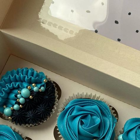 Victoria Proctor on Instagram: "And the rest of the box 💙 Sprinkles @happysprinkles_ Colours @colour_splash_colours peacock and @rainbow_dust_colours navy Backdrop @cblbackdrops @wishuponacupcake_" Navy Backdrop, Colour Splash, The Box, Color Splash, Sprinkles, Sweet Treats, Rainbow, Navy, On Instagram