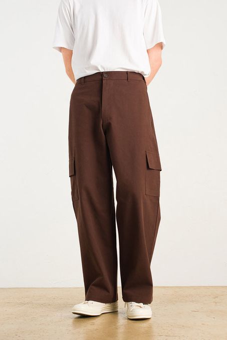 Cargo Pants Brown, Brown Pants Outfit, Minimalist Fashion Men, Pants Outfit Men, Cotton Cargo Pants, Mens Casual Outfits Summer, Street Style Outfits Men, Men Stylish Dress, Pants Brown