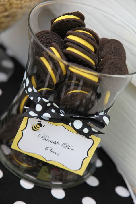 Carri's First Bee Day!! Bumblebee Theme Party, Bee Themed Event, Honey Bee Baby Shower Food Ideas, Bumble Bee Birthday Party 1st, Bee Oreos, Bee Themed Food, Yellow Cookies, Bee Day Party, Bee Themed Gender Reveal