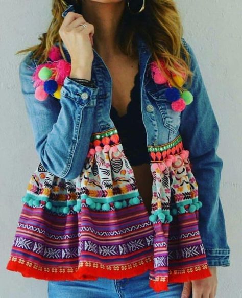 Denim Garba Outfit, Denim Navratri Outfit, Sleeve Less Blouse Designs For Navratri, Navratri Jacket, Denim Jacket Diy, Boho Denim Jacket, Garba Outfit, Trendy Outfits Indian, Fashionable Saree Blouse Designs