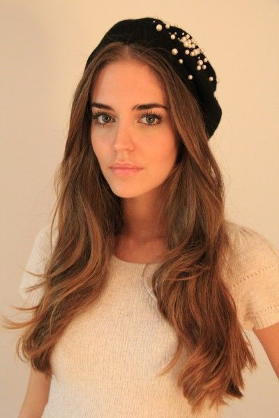 boina con perlas cosidas de un viejo collar Chanel Beret, Best Cheap Clothing Websites, Clara Alonso, Classy Girls Wear Pearls, Spanish Fashion, Beauty Goals, Victoria Secret Fashion Show, Pure Beauty, Dream Hair