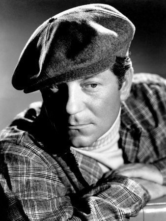 Jean Gabin est né a Paris boulevard de Rochechouart en 1904 1940s Movies, 1940s Photos, Rosemary Clooney, Photo Print Sizes, Jean Gabin, Francois Truffaut, Shirley Maclaine, Old Faces, French Cinema