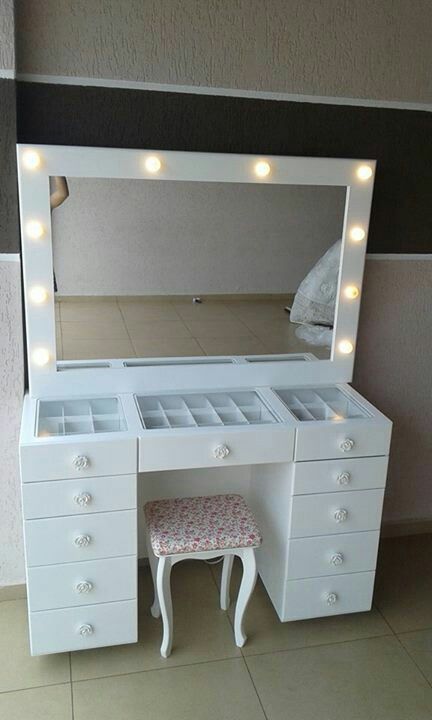 Diy Makeup Room, Makeup Room Ideas, Idea Bilik Tidur, Remodeling House, Rangement Makeup, Diy Vanity Mirror, Makeup Station, Table Vanity, Makeup Room Decor