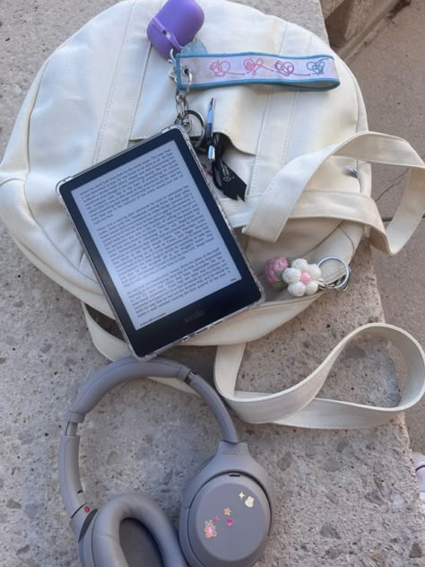 Headphone Book Aesthetic, Aesthetic Kindle Case, Kindle Girl Aesthetic, Kindle Case Aesthetic, Reading Kindle Aesthetic, Kindle Aesthetic Case, Kindle Girlie, Reading Kindle, Kindle Bag