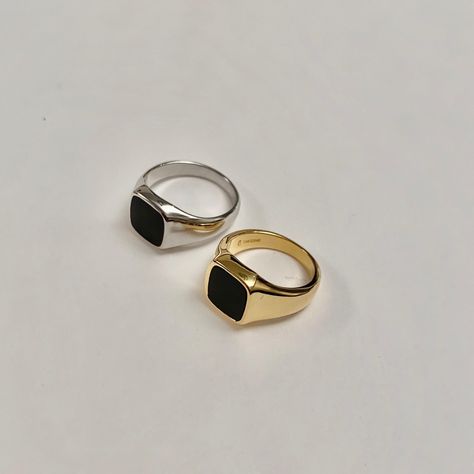 Black Onyx Ring Men, Black Signet Ring, Pinky Rings For Women, Ring Black Stone, Onyx Ring Men, Mens Ring Designs, Pinky Signet Ring, Unique Gold Rings, Onyx Signet Ring