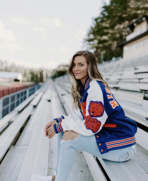 Letterman Jacket Pictures, Senior Year Pictures, Softball Senior Pictures, Senior Jackets, Senior Photography Poses, Cheerleading Pictures, Senior Photo Poses, Varsity Letterman Jackets, Graduation Picture Poses