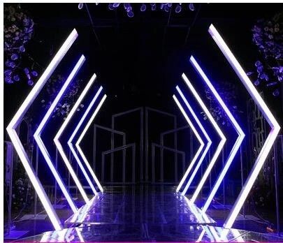 Neon Entrance Decor, Led Tunnel Entrance, Modern Chic Wedding Decor, Photo Opportunity Ideas Events, Light Tunnels, Instagram Photo Prop, Event Entrance, Metal Wedding Arch, Light Tunnel