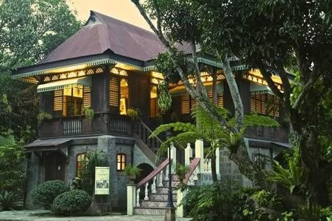 Old Filipino Houses Exterior, Filipino Architecture Old Houses, Classic Filipino House, Modern Traditional Filipino House, Myanmar House Design, Traditional Filipino Architecture, Filipino Traditional House, Filipino House Traditional, Filipino Style House