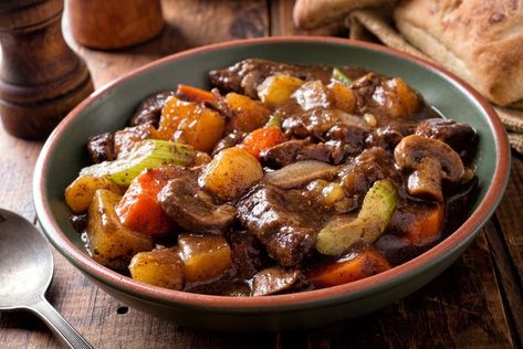 Duck and Vegetable Stew | The Smart Slow Cooker Baked Beef Stew, Diced Beef Recipes, Cooking Stew Beef, Easy Beef Stew Recipe, Tasty Beef Stew, Easy Beef Stew, Hearty Beef Stew, Beef Stew Meat, Vegetable Stew