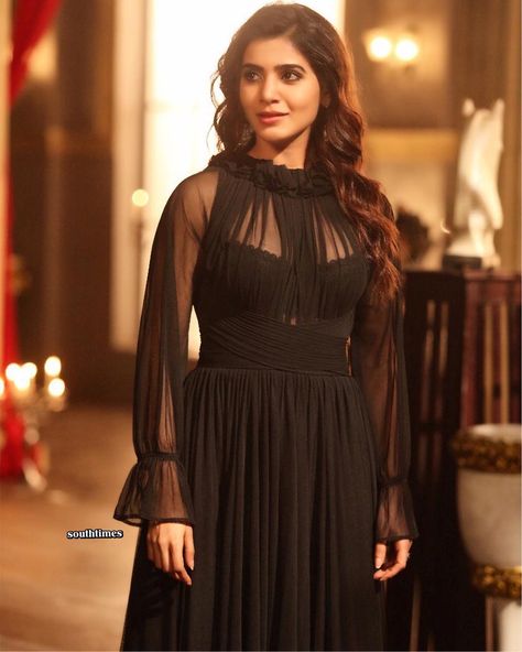 A nice click of Samantha in Irumbuthirai, to be released soon in Telugu. #samanthaakkineni #samantharuthprabhu Samantha Ruth Prabhu, Samantha Images, Samantha Pics, Backless Blouse Designs, Samantha Ruth, Samantha Photos, Long Dress Design, Indian Photoshoot, Indian Designer Wear