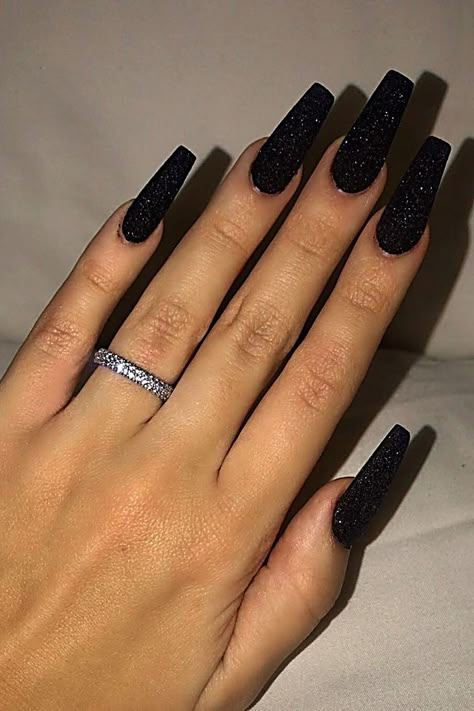 Nails On Black Skin, Black Prom Nails, Long Black Nails, Nails Plain, Black Gel Nails, Black Nails With Glitter, Black Coffin Nails, Filmy Vintage, Nails With Glitter