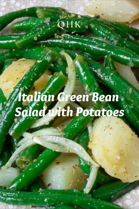 Green beans tossed with potatoes, onion and a Italian olive oil and vinegar dressing. Green Bean Salad Cold, Barbecue Recipes Sides, Salad With Potatoes, Green Bean Potato Salad, Oil And Vinegar Dressing, Green Bean Salad Recipes, Green Beans Side, Italian Green Beans, Italian Beans