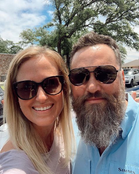 The reality star took to social media to share the funny video of what happened after he visited the barber for the first time in 17 years. Jase Robertson, Korie Robertson, Missy Robertson, Willie Robertson, Cleft Lip And Palate, Sadie Robertson, Duck Commander, Meme Comics, The Barber