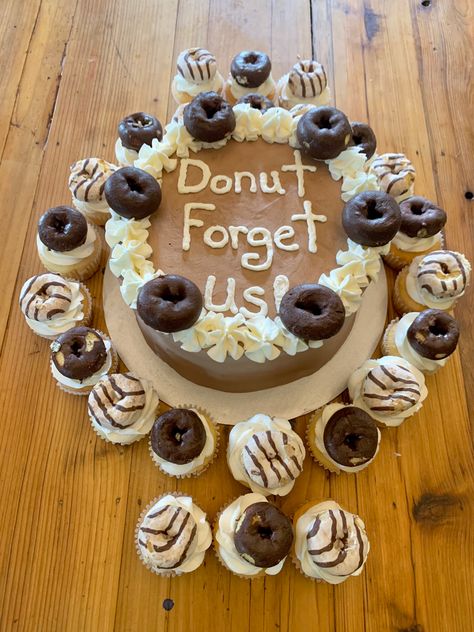 We Will Miss You Cake, Donut Forget Us, Goodbye Party Ideas, Leaving Cake, Goodbye Cake, Moving Party, Farewell Cake, Goodbye Party, Farewell Party